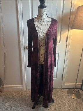 Long Open Front Duster Cardigan in Tie-Dye Maroon